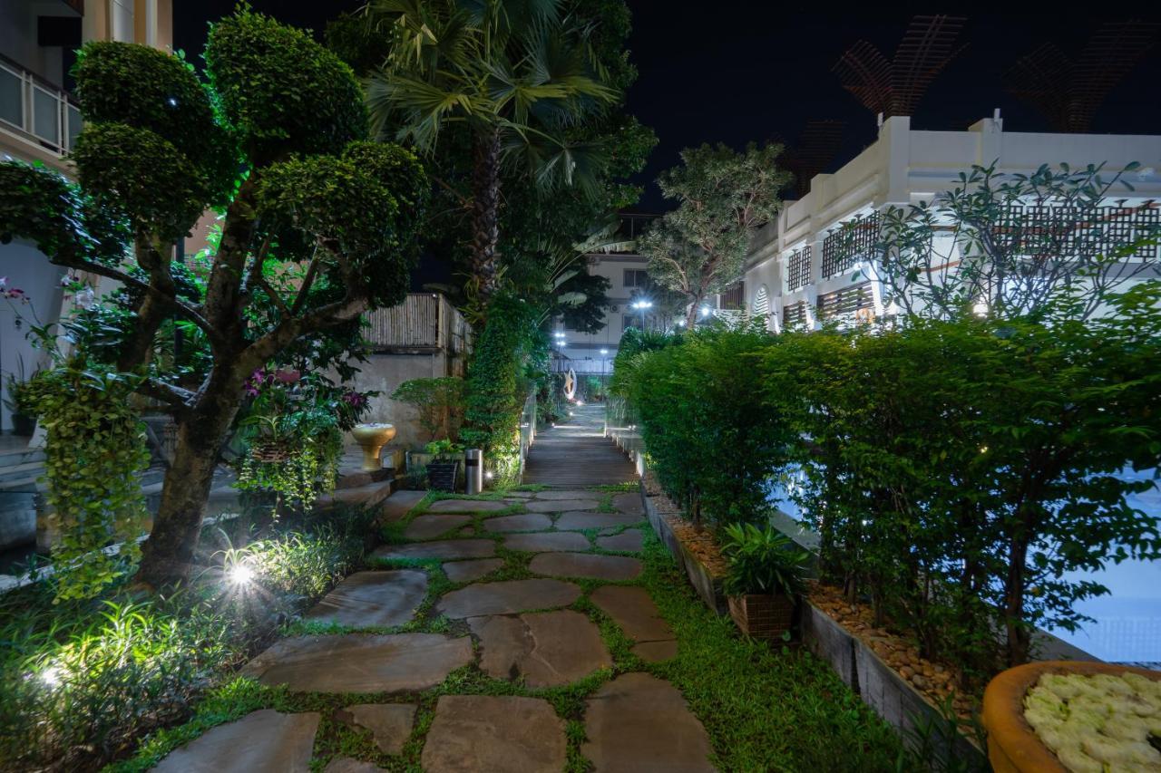 The Night Hotel Ciudad de Siem Riep Exterior foto